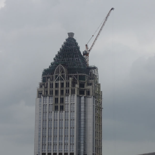 ?？谥玫貣|方廣場(chǎng)